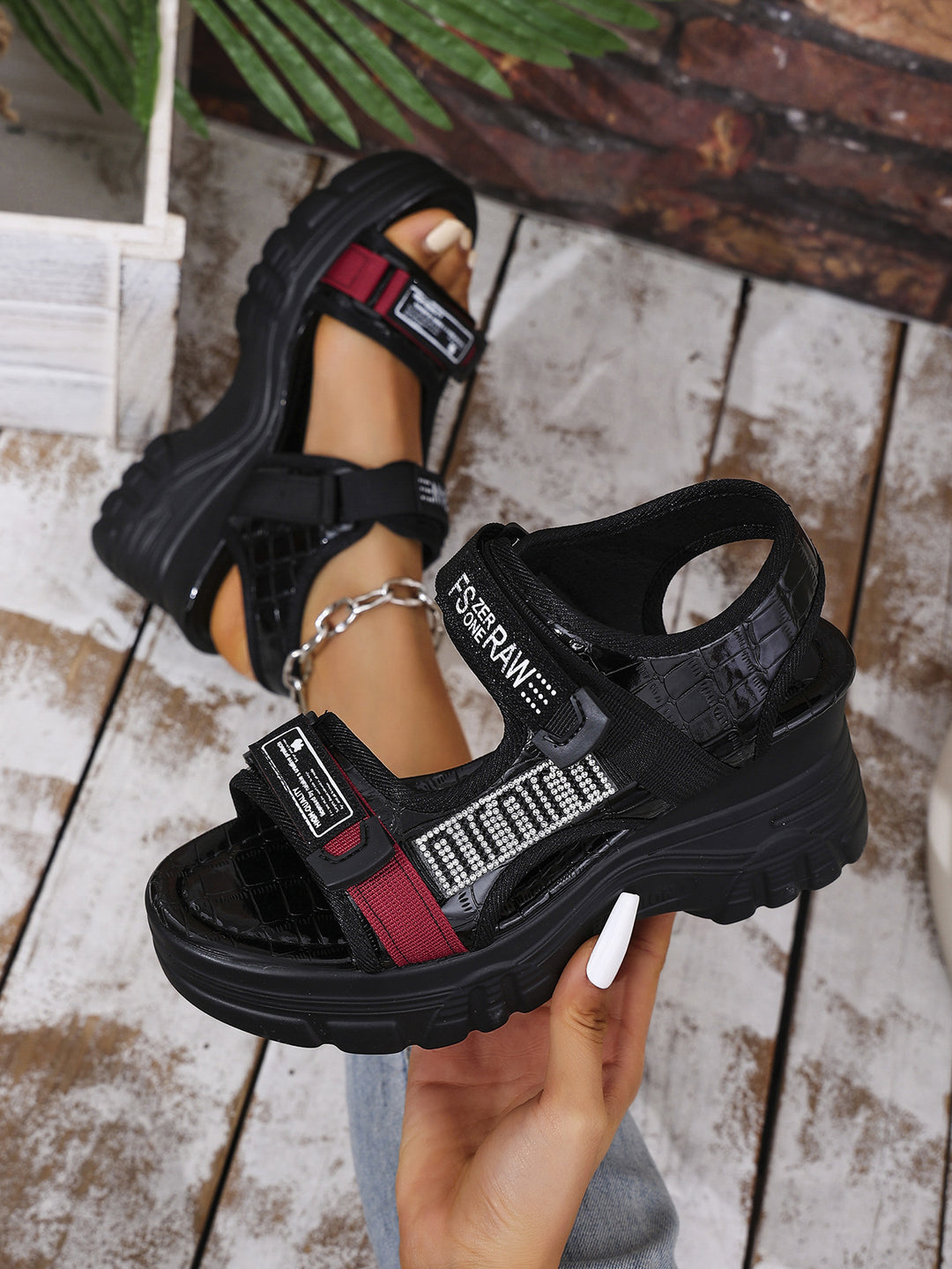 Damen Plateau-Sandalen mit verstellbaren Riemen und modischem Glitzer-Design R&B