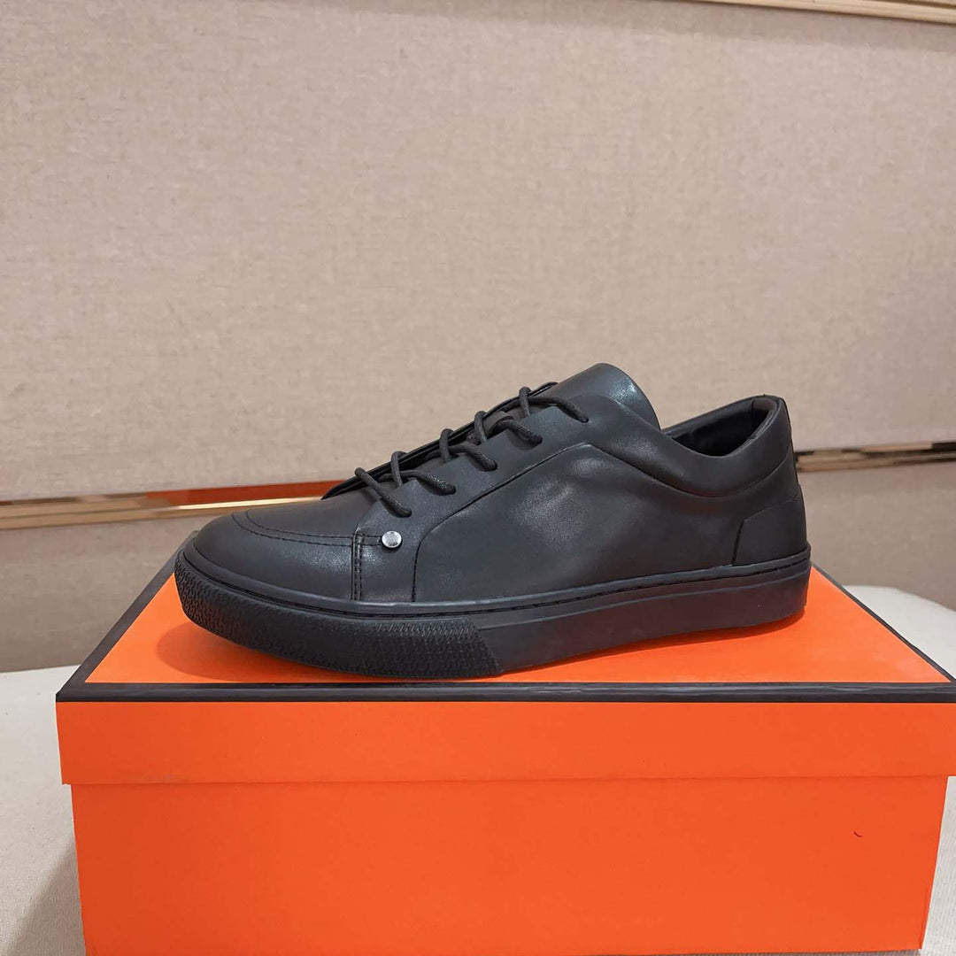 Damen Sneakers im minimalistischen Design mit hochwertigen Lederakzenten von R&B