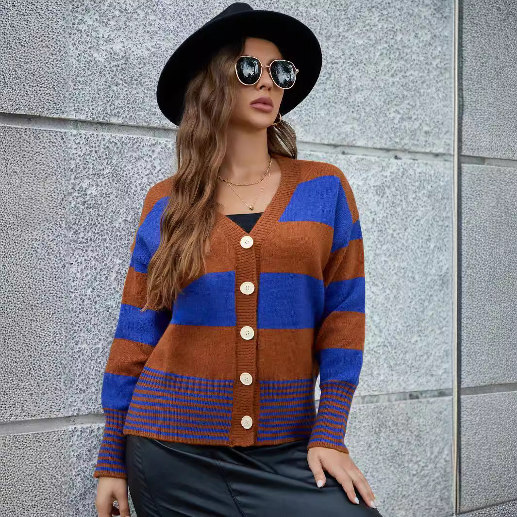 Damen Langarm-Strickjacke mit modernen Streifen und Knopfdetails R&B