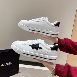 Damen Sneaker mit auffälligem Stern-Design R&B