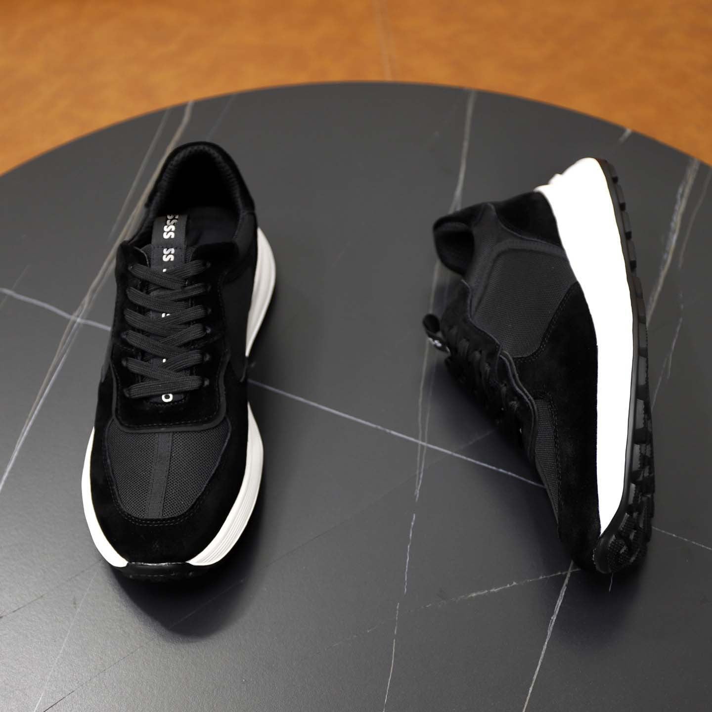 Damen Sportliche Sneakers mit modernem Design und dämpfender Sohle R&B