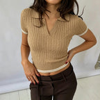 Damen kurzärmeliges Strickoberteil mit raffiniertem Rippmuster und Polokragen R&B