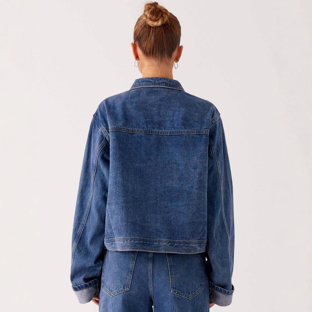 Damen trendige Denimjacke im lässigen Schnitt mit aufgesetzten Taschen und Knopfdetails R&B
