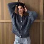 Damen Grobstrickjacke mit eleganter Knopfdetails und voluminösen Ärmeln R&B