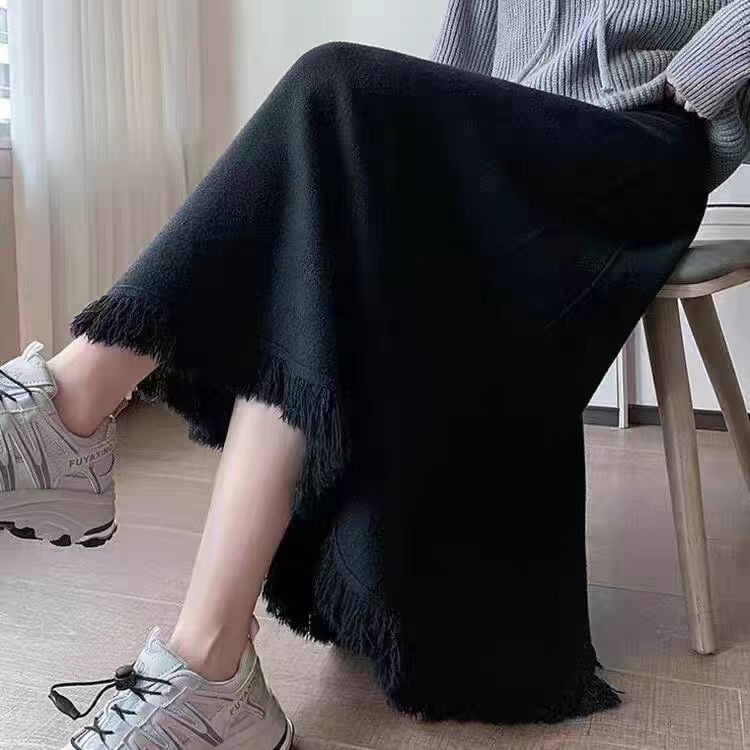 Damen Maxirock aus weichem, strukturiertem Strickstoff mit fransigem Saum R&B
