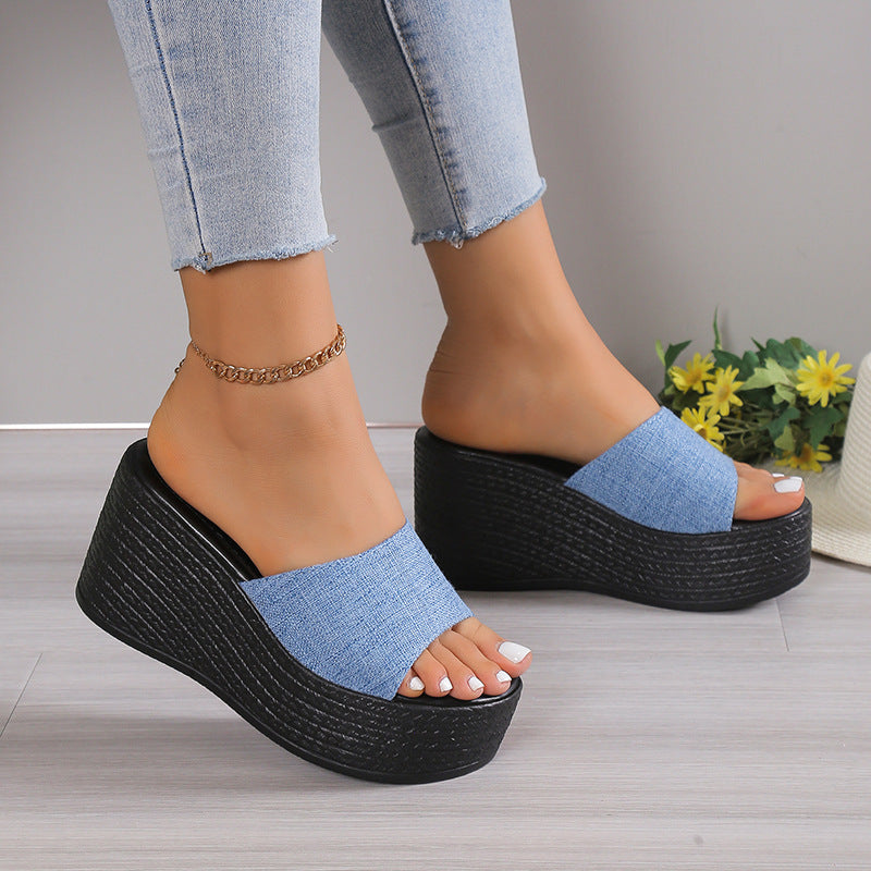 Damen Wedge-Pantoletten mit eleganter Textil-Oberfläche und komfortablem Fußbett