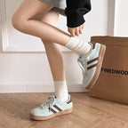 Damen Sneakers mit hochwertigem Velours-Obermaterial und rutschfester Gummisohle R&B