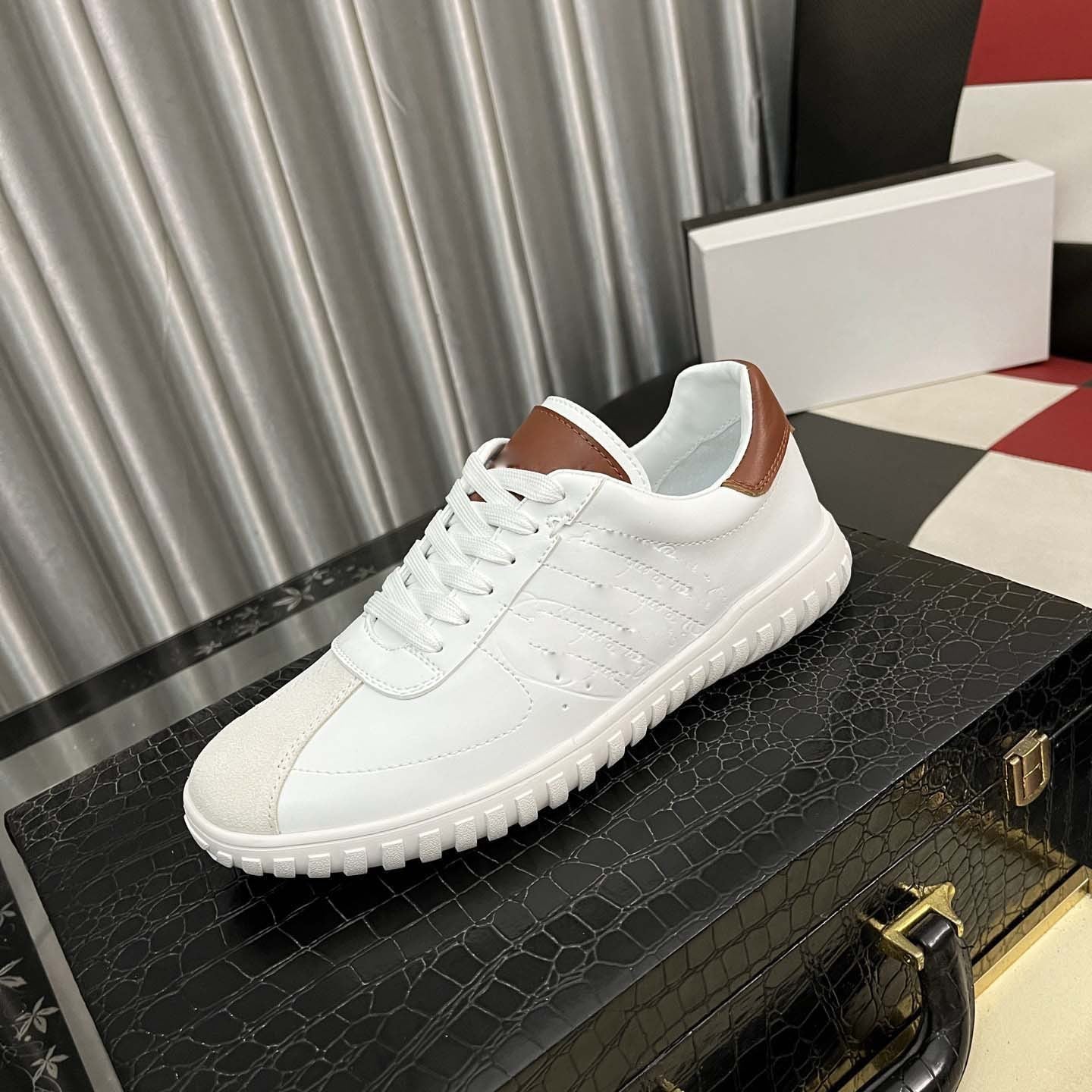 Damen Sportliche Sneaker mit stylischen Lederakzenten R&B