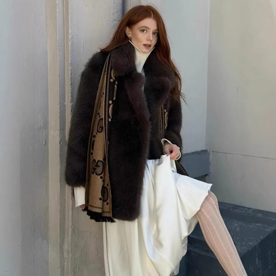 Damen Luxuriöse Fuchsimitatjacke mit elegantem Schnitt R&B
