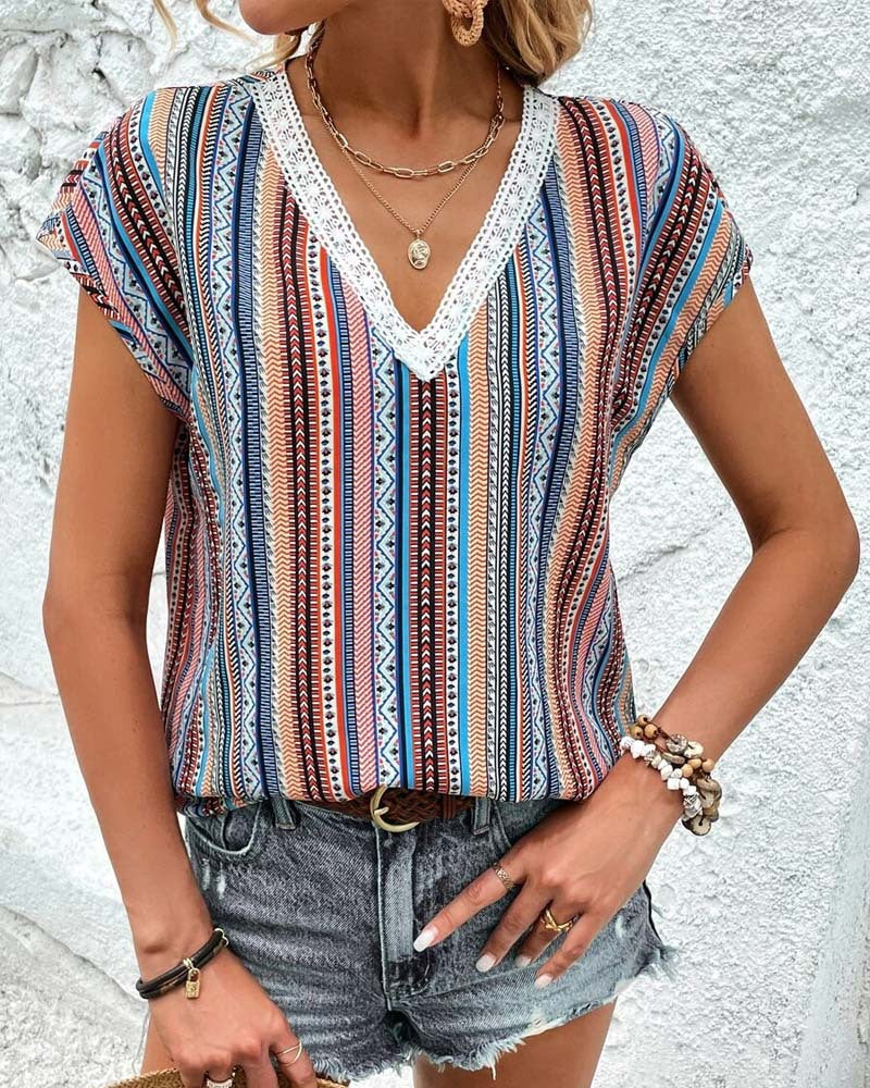 Damen Blusenshirt mit lässigem V-Ausschnitt und buntem Streifenmuster Heidi-Mode