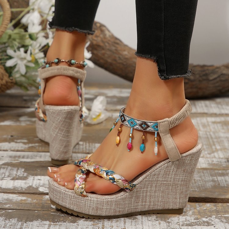 Damen Wedge-Sandalen mit buntem Geometrie-Muster und stylishen Riemen R&B