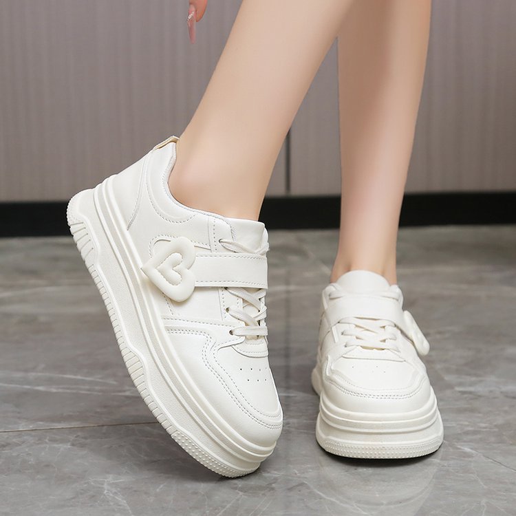 Damen Sportliche Sneakers mit Herz-Applikation R&B