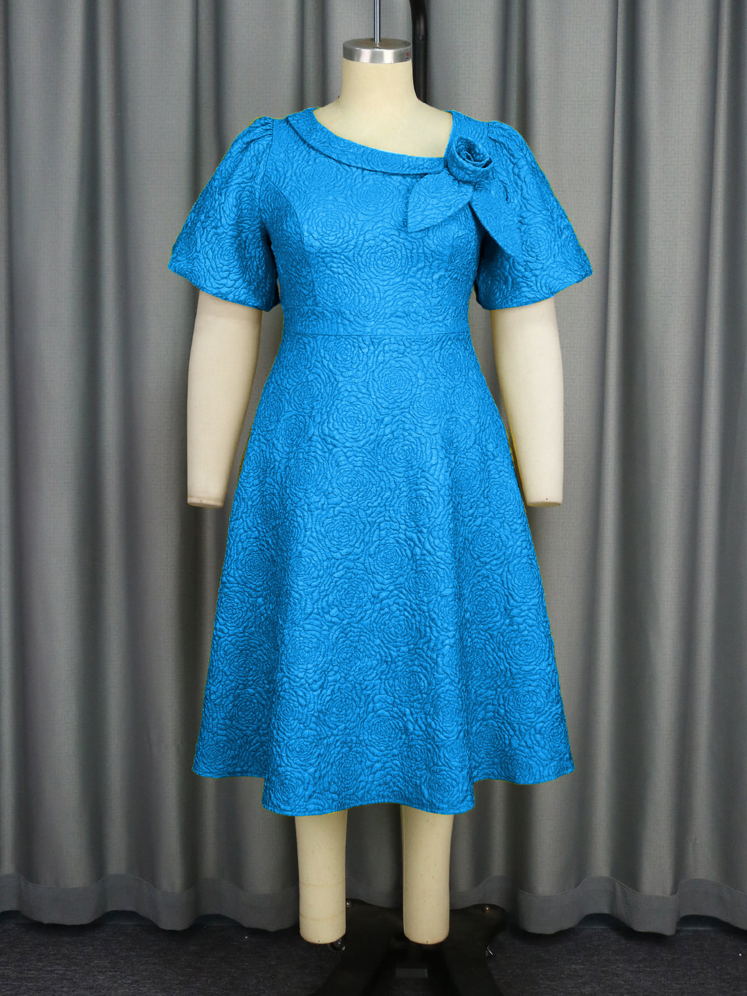 Damen Kleid mit elegantem Blumendruck und dekorativer Schleifenverzierung R&B