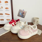 Damen Plattform-Sneaker mit verspielten Design-Details und bequemer Dämpfung