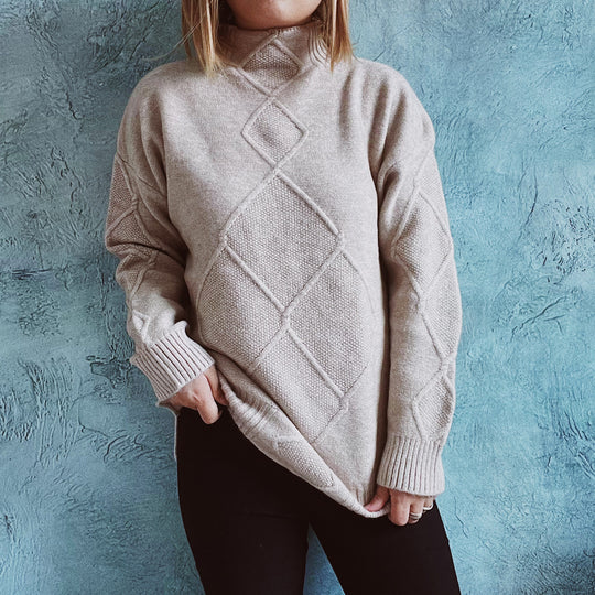 Damen Grobstrickpullover mit elegantem Rautenmuster und hohem Kragen R&B