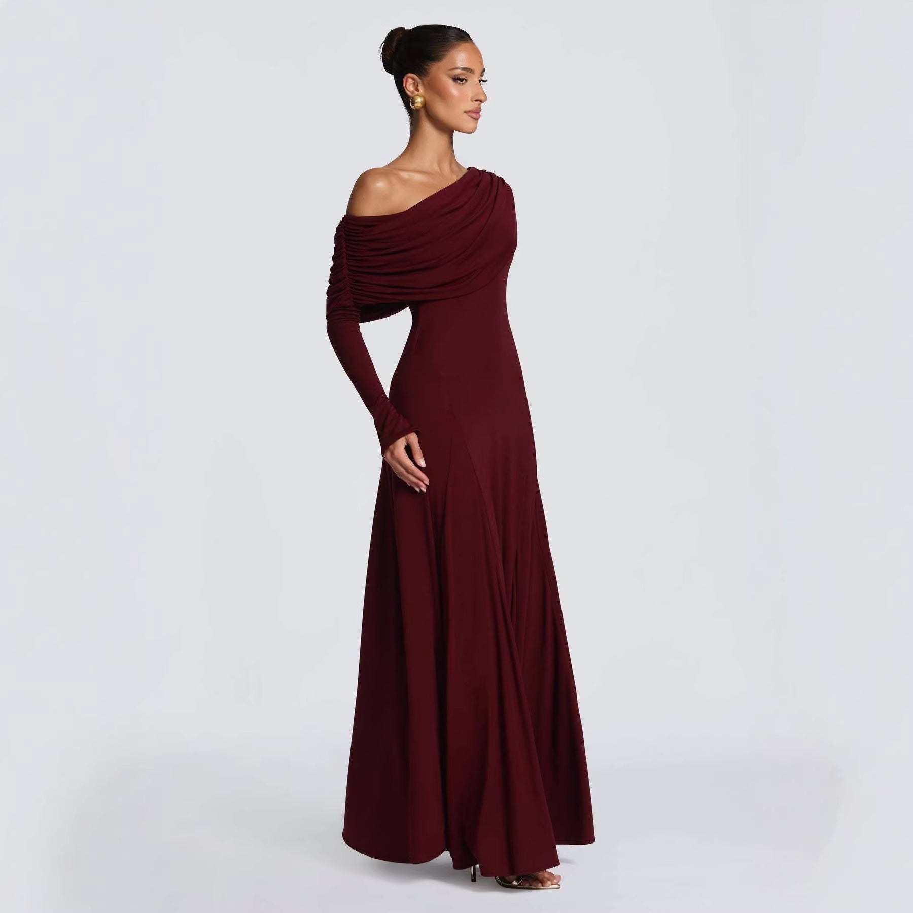 Damen Elegantes Langarm-Maxikleid mit asymmetrischem Drapierungsdetail EB