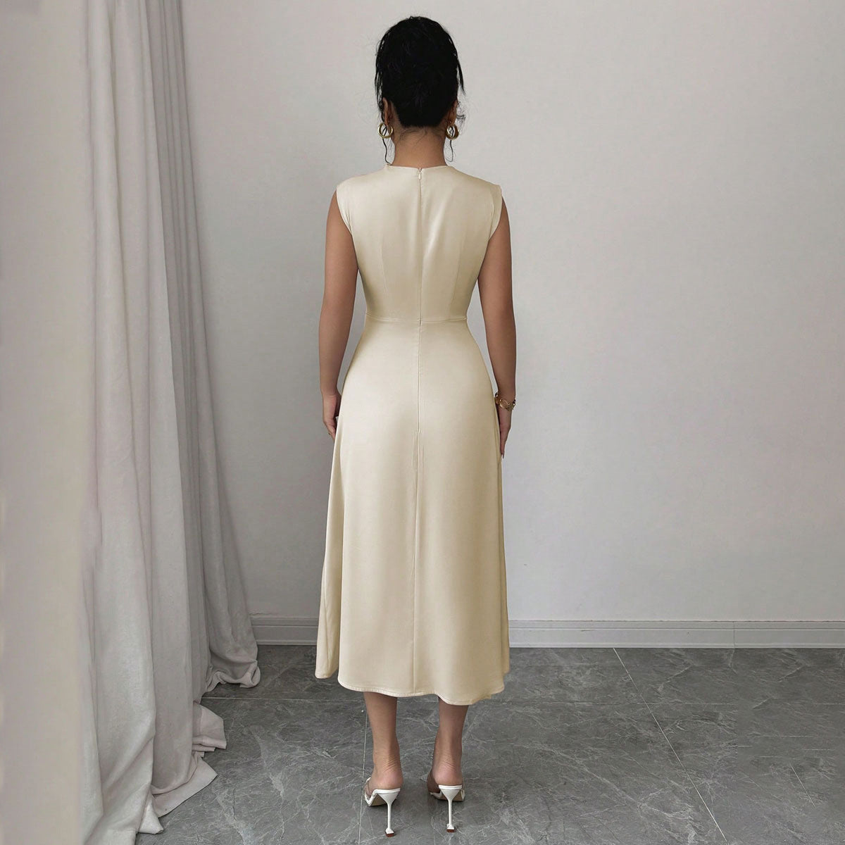 Damen elegantes ärmelloses Midi-Kleid mit drapiertem Ausschnitt R&B