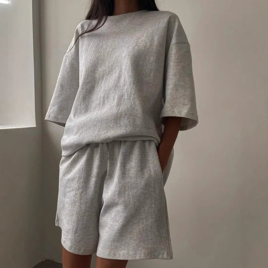 Damen sportliches Set aus lässigem T-Shirt und bequemen Shorts R&B