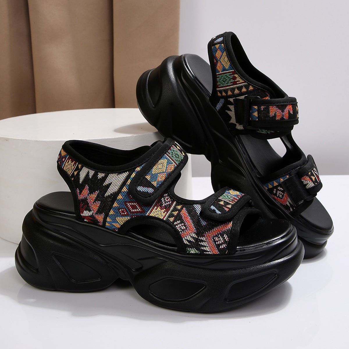 Damen Wedge-Sandalen mit modischen Klettverschluss und trendiger Profilsohle R&B
