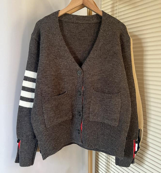 Damen Strickjacke mit hohen Taschen und grafischen Akzenten R&B