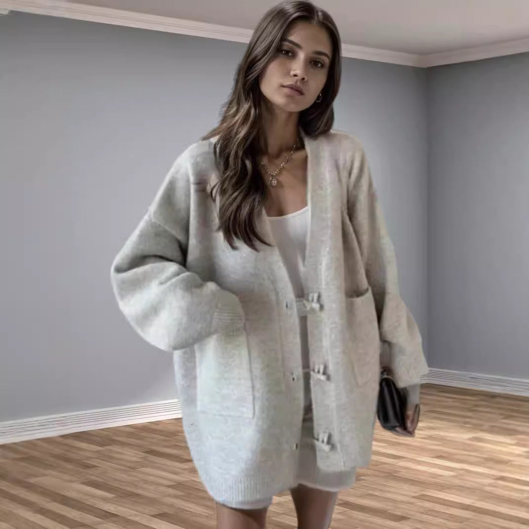 Damen gemütlicher Knitwear Cardigan mit großen Taschen und hochwertigen Knopfdetails R&B