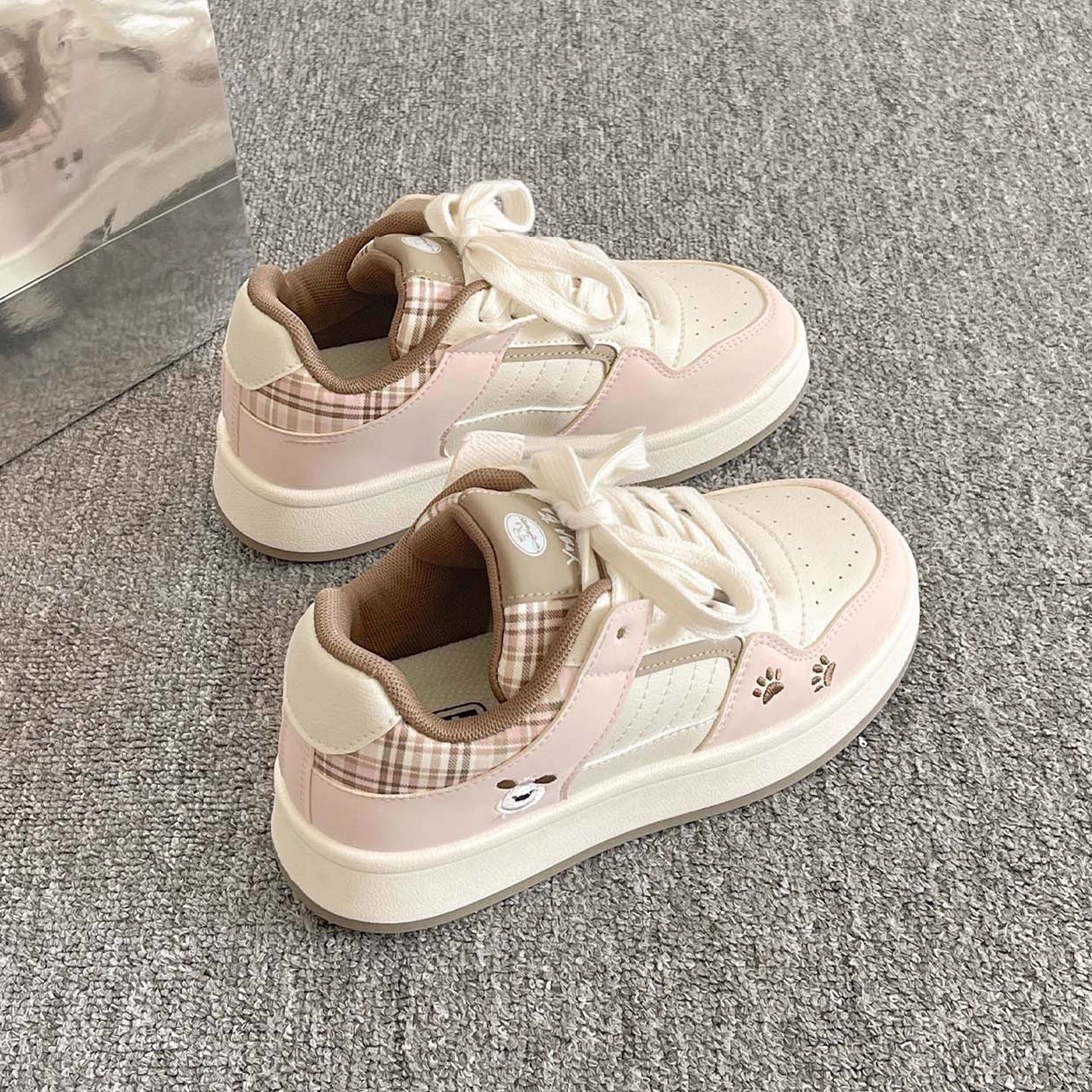 Damen Sneakers im verspielten Karo-Look mit Tiermotiven und bequemer Dämpfung