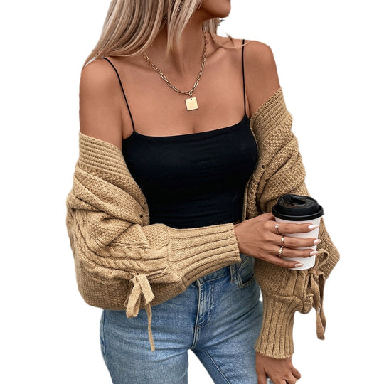 Damen modische Strickjacke mit voluminösen Ärmeln und Zopfmuster R&B