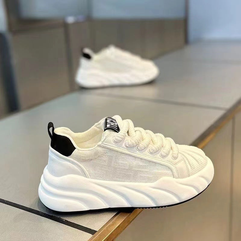Damen Sportliche Sneaker mit texturierter Oberfläche und dämpfender Sohle R&B
