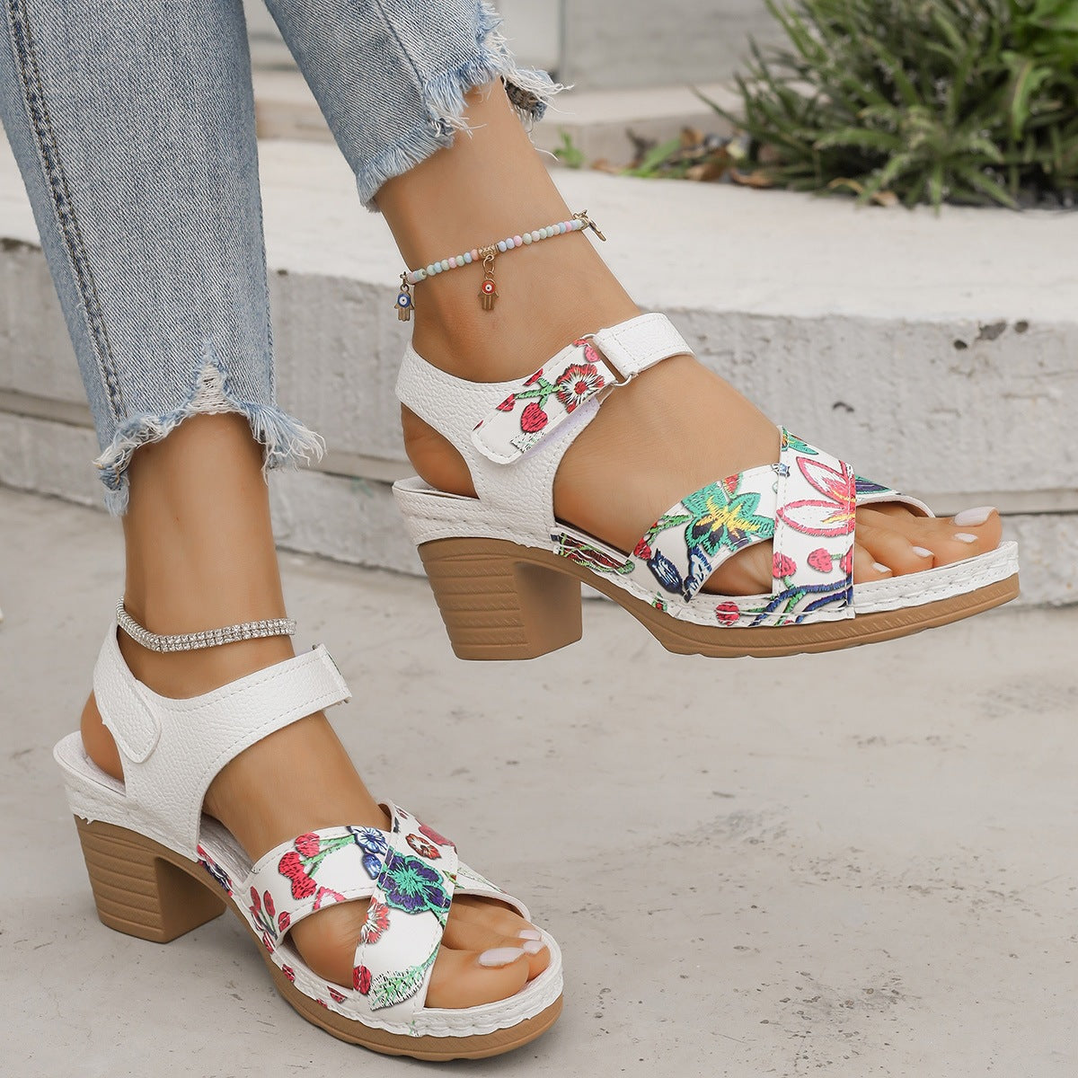 Damen Komfortable Sandalen mit floralem Design und verstellbarem Riemen R&B