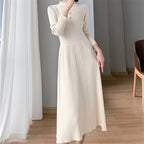 Damen Midi-Strickkleid mit hohem Kragen und Knopfdetails