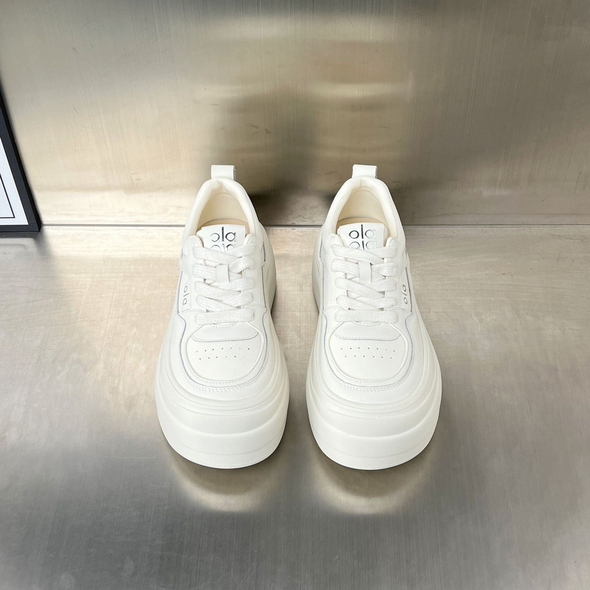 Damen Plattform Sneakers mit trendiger Silhouette und atmungsaktiver Obermaterialbeschaffenheit R&B