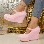 Damen Wedge-Pumps mit schickem T-Strap-Design R&B