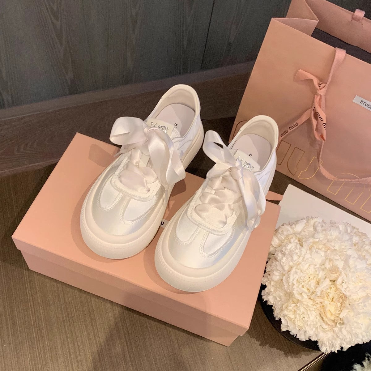 Damen Sneakers mit eleganter Schleifenverzierung und atmungsaktiver Oberfläche