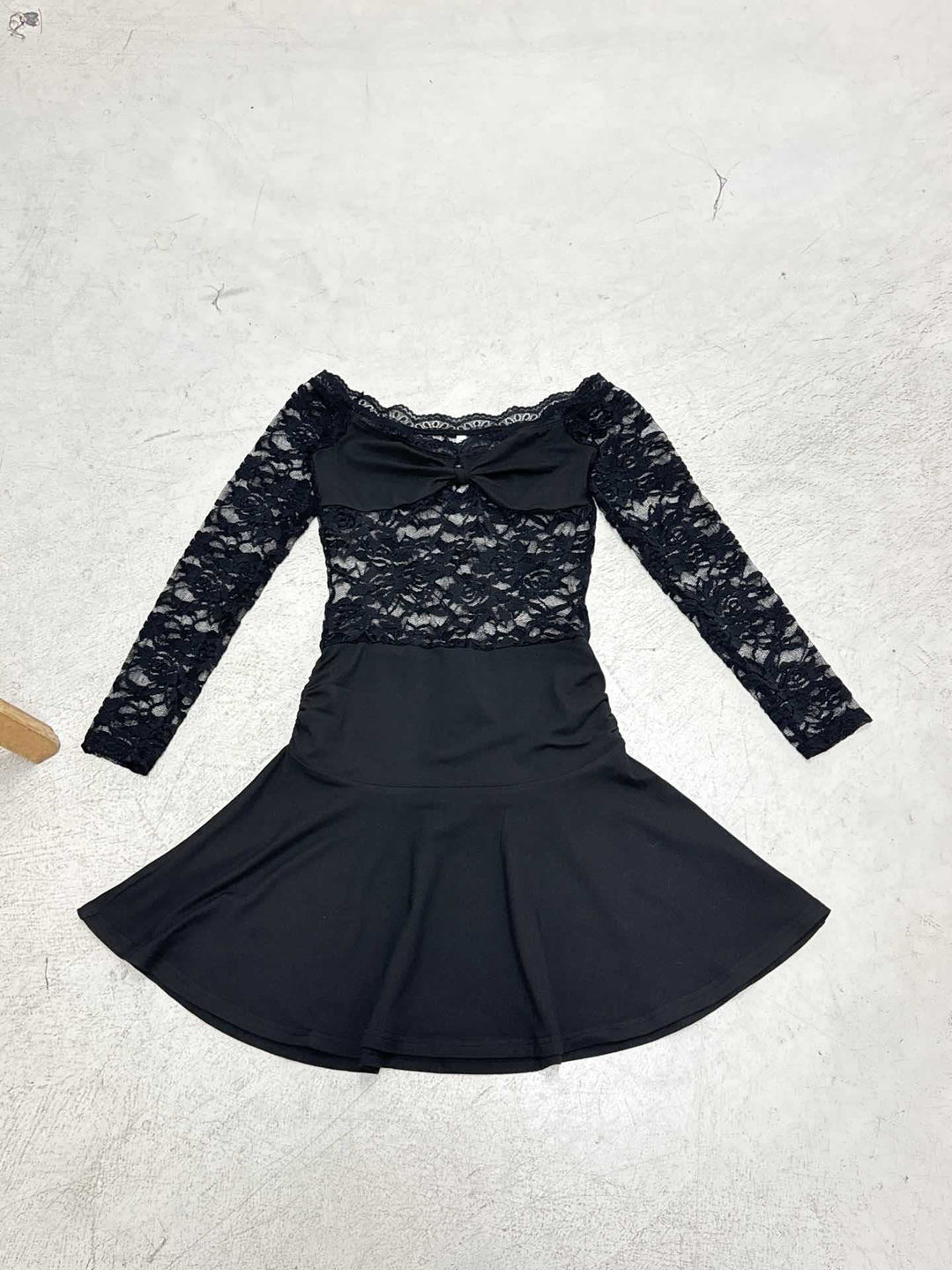 Damen luftiges Strandkleid mit geschnürtem V-Ausschnitt R&B