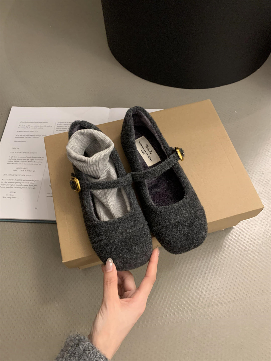 Damen bequeme Hausschuhe mit verstellbarem Riemen und weichem Innenfutter R&B