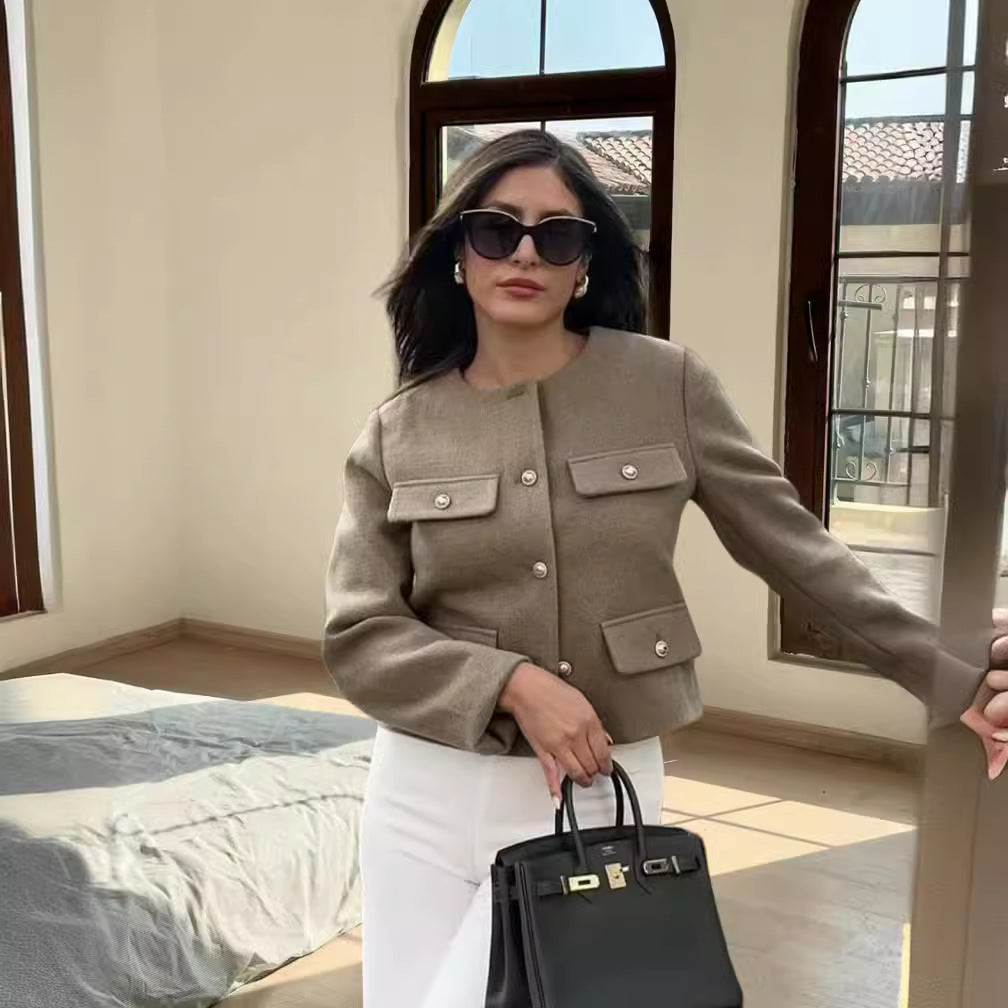 Damen kurzärmlige Utility-Jacke mit aufgesetzten Taschen und dekorativen Knöpfen R&B