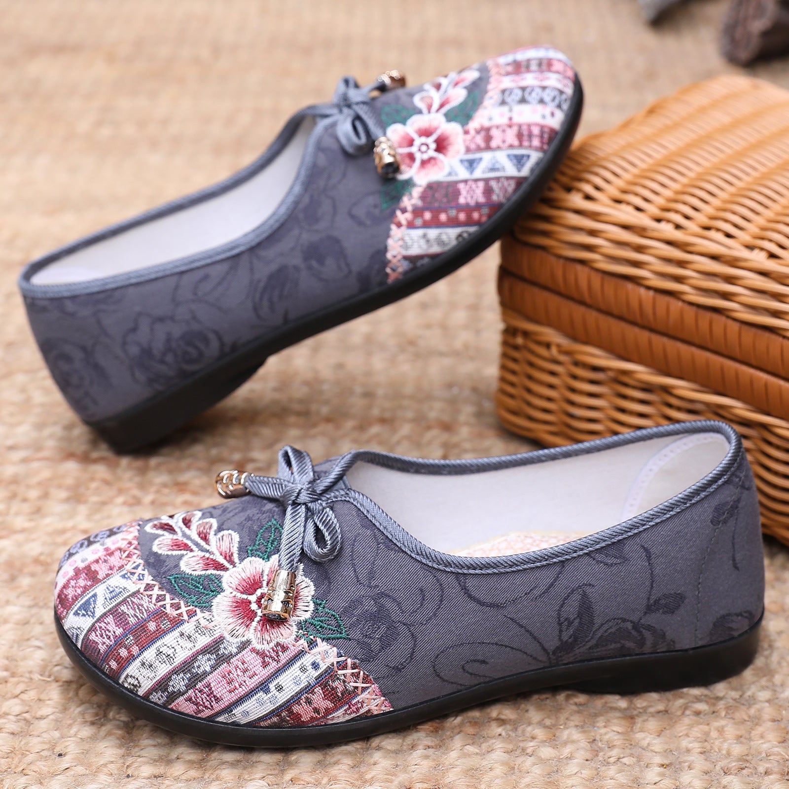 Damen Elegante und dekorative Hausschuhe mit floralem Design R&B