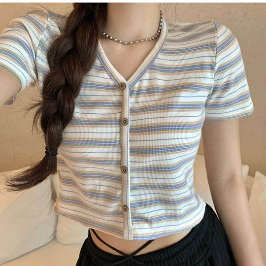 Damen Crop-T-Shirt mit modischem Streifenmuster und dekorativen Knöpfen