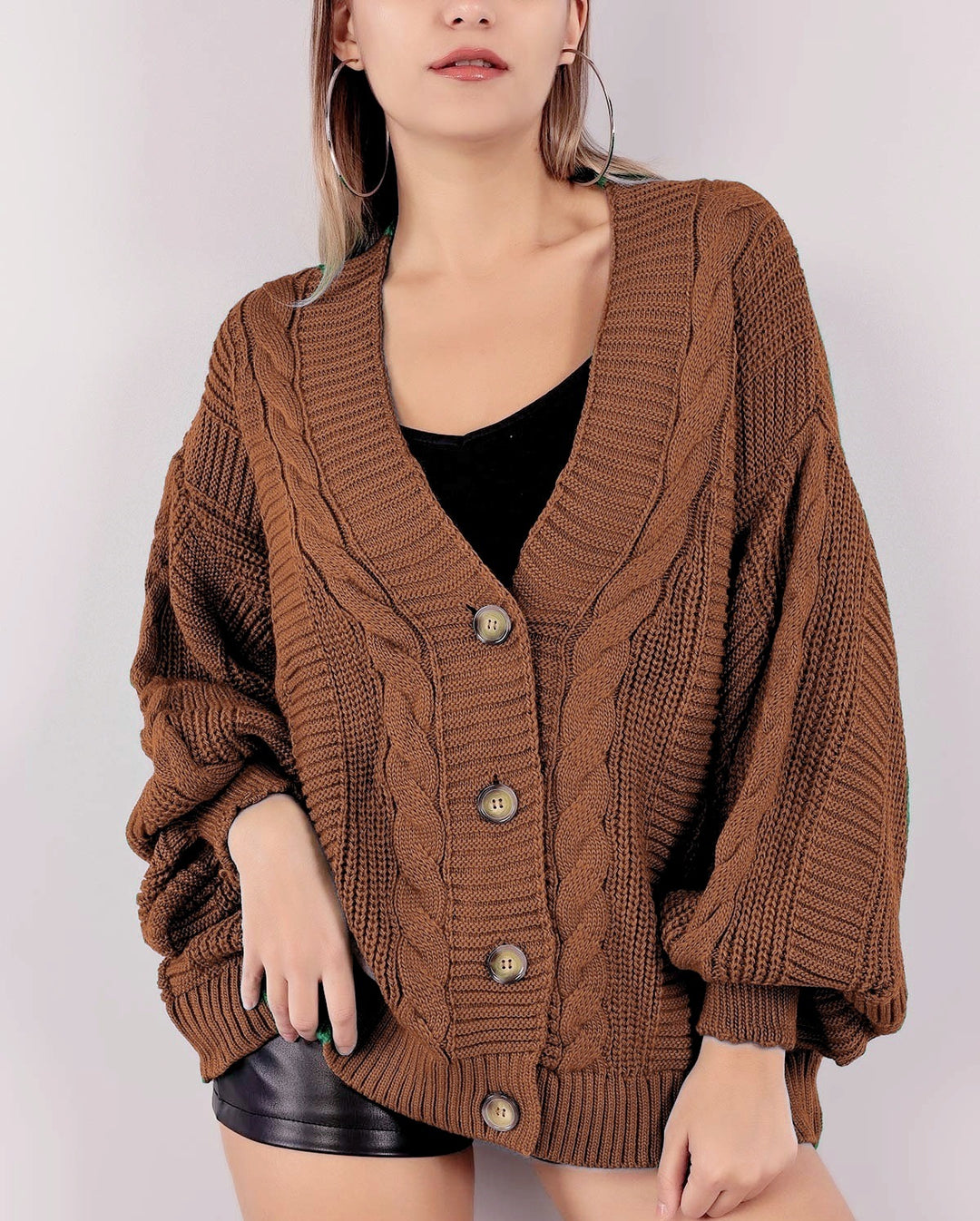 Damen Grobstrick-Cardigan mit großen Knopfdetails und voluminösen Ärmeln R&B