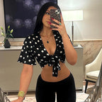 Damen Crop-Top mit verspieltem Punktedesign und Knotenfront R&B