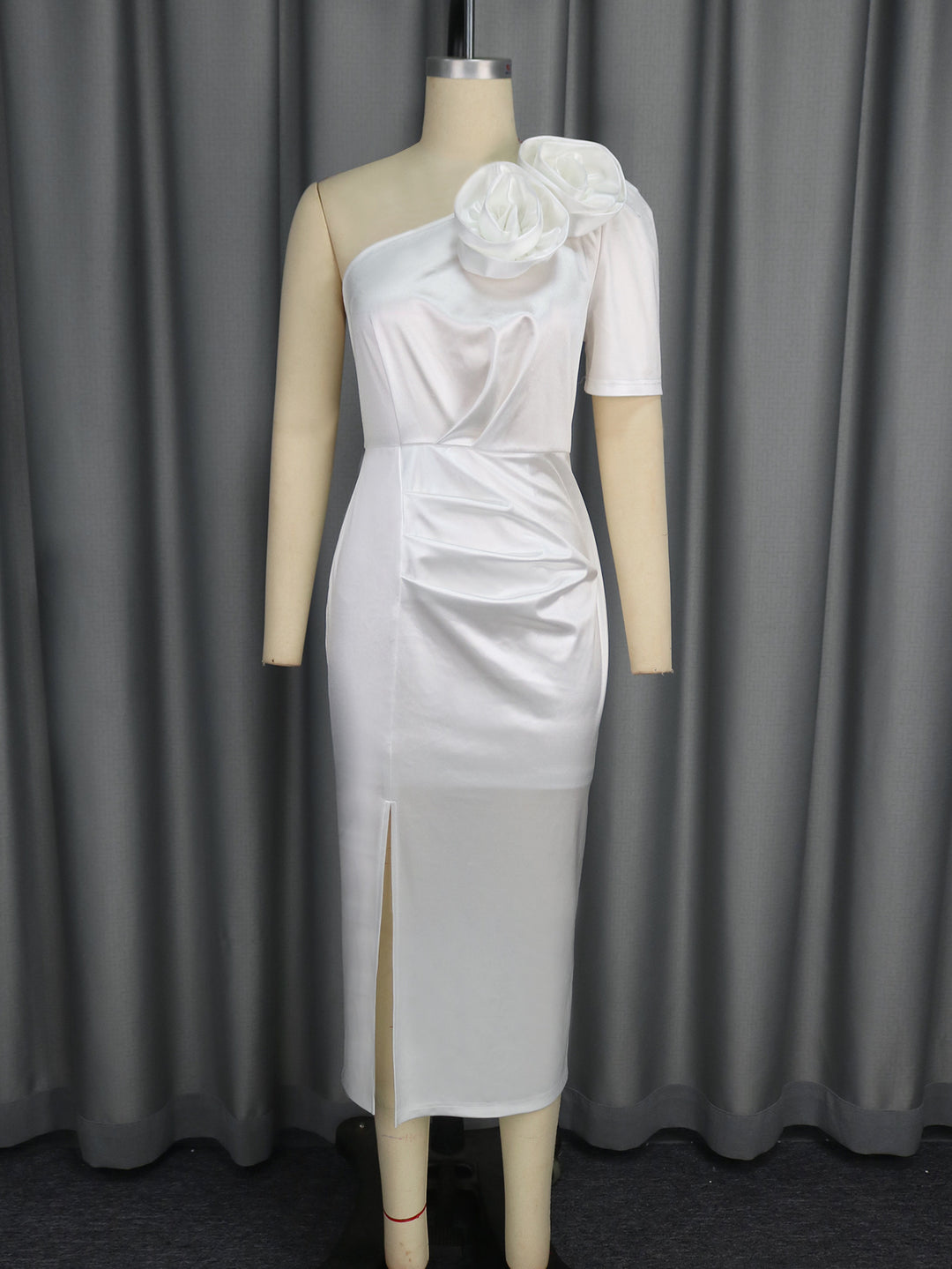 Damen Elegantes Wickelkleid mit schulterfreier Gestaltung und dekorativen Blüten R&B