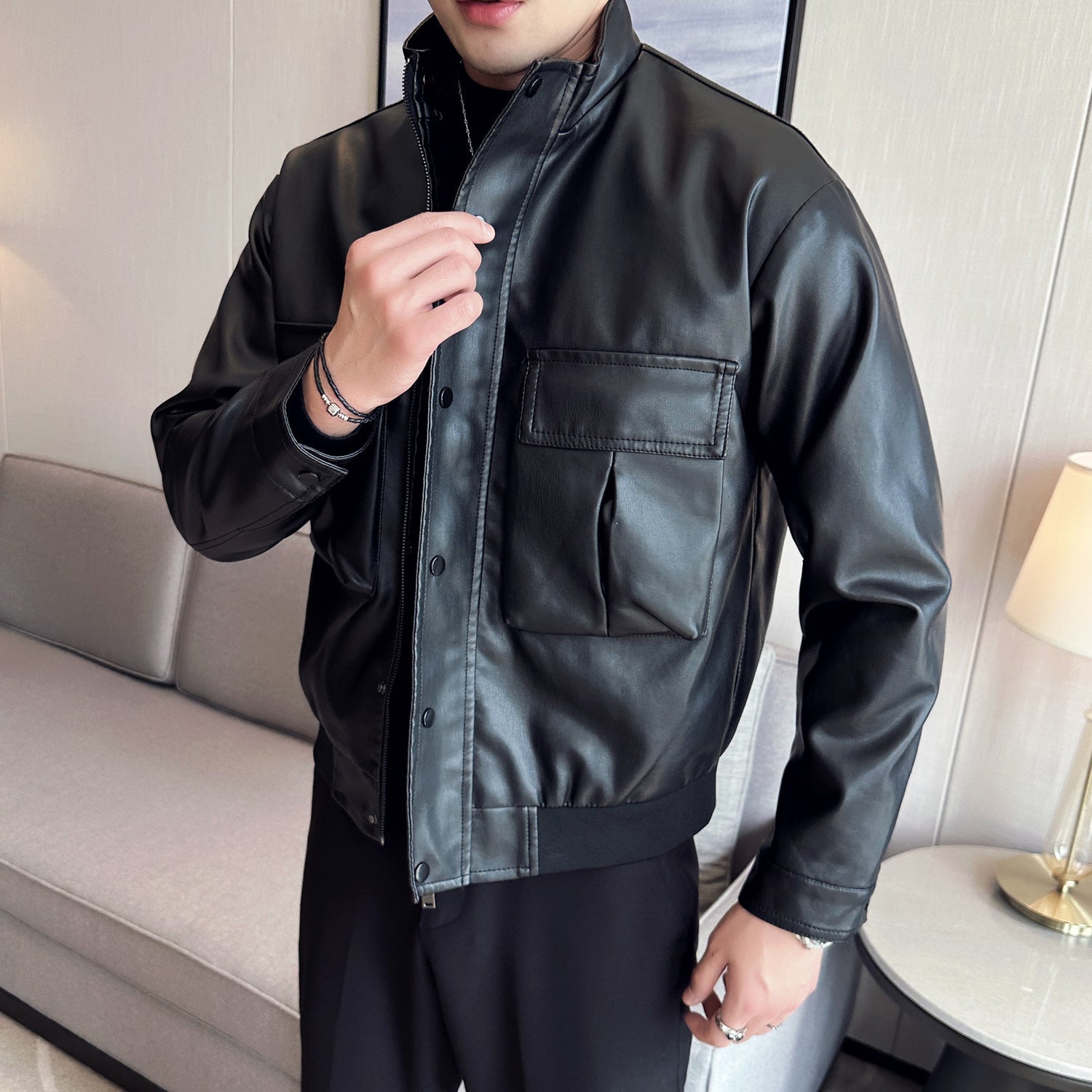 Herren Bikerjacke aus weichem Kunstleder mit praktischen Taschen und Stehkragen