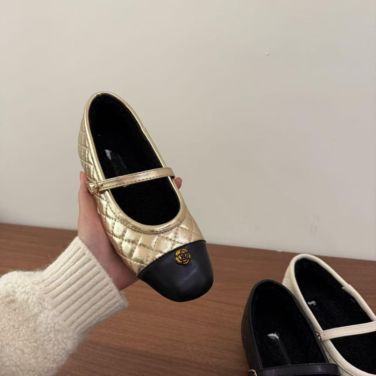 Damen Elegante Ballerinas mit Komfort-Sohle und stylischem Riemen R&B