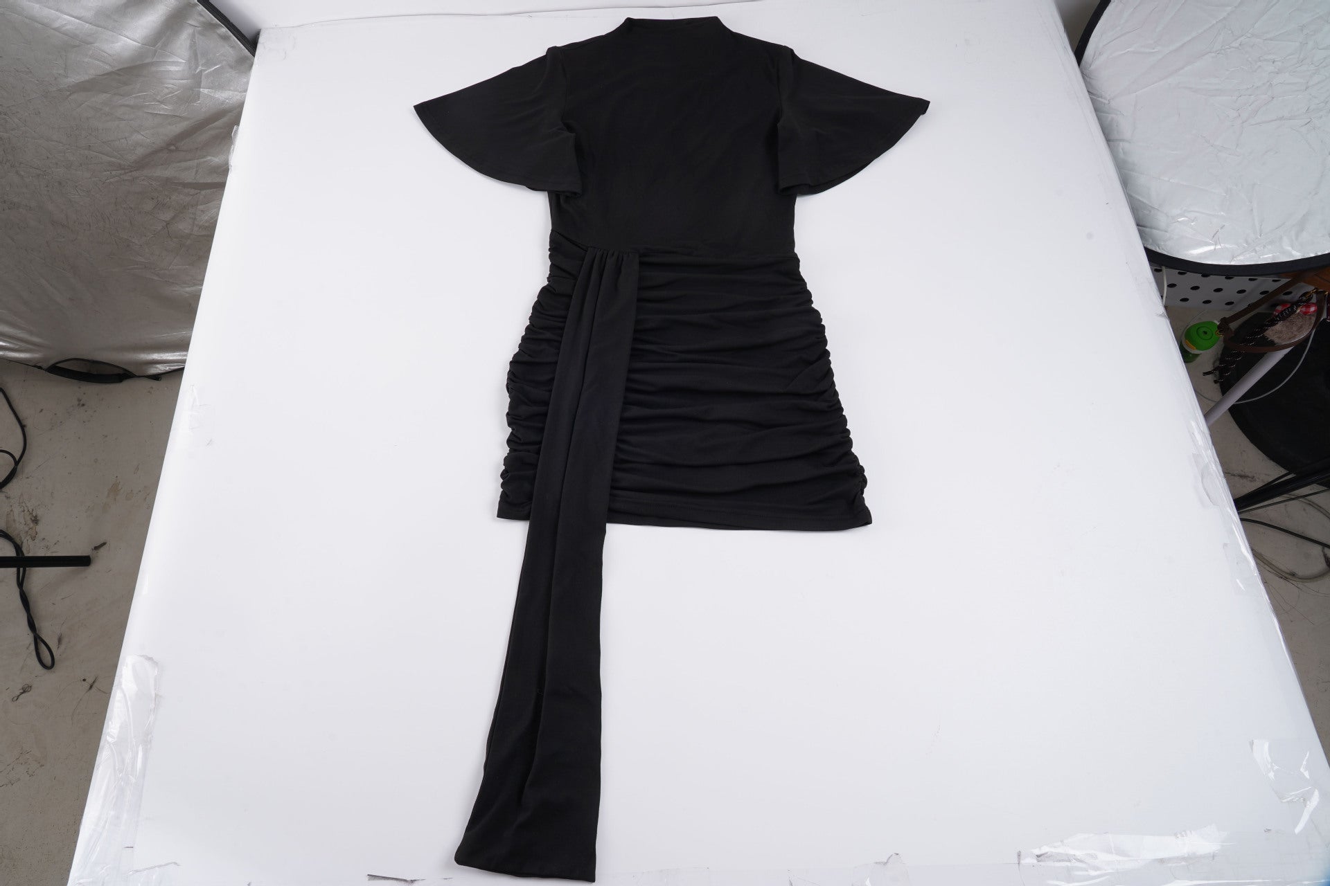 Damen körperbetontes Minikleid mit Raffungen und langen Drapierungen R&B