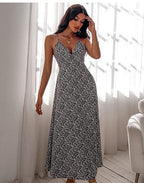 Damen Maxikleid mit floralen Details und elegantem V-Ausschnitt R&B