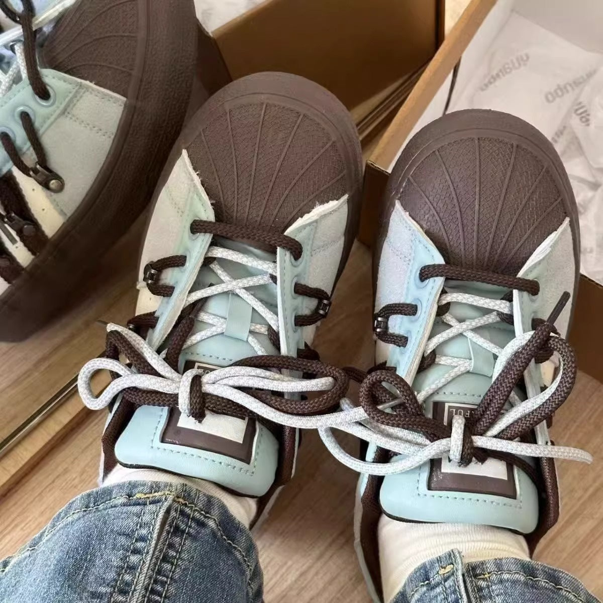 Damen Sportliche Sneakers mit robustem Gummiprofil und atmungsaktiver Oberflächenstruktur R&B