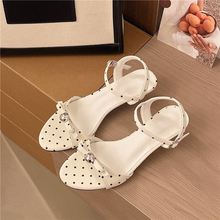 Damen offene Riemensandalen mit Polka-Dot-Muster und dekorativem Schmuckdetail R&B