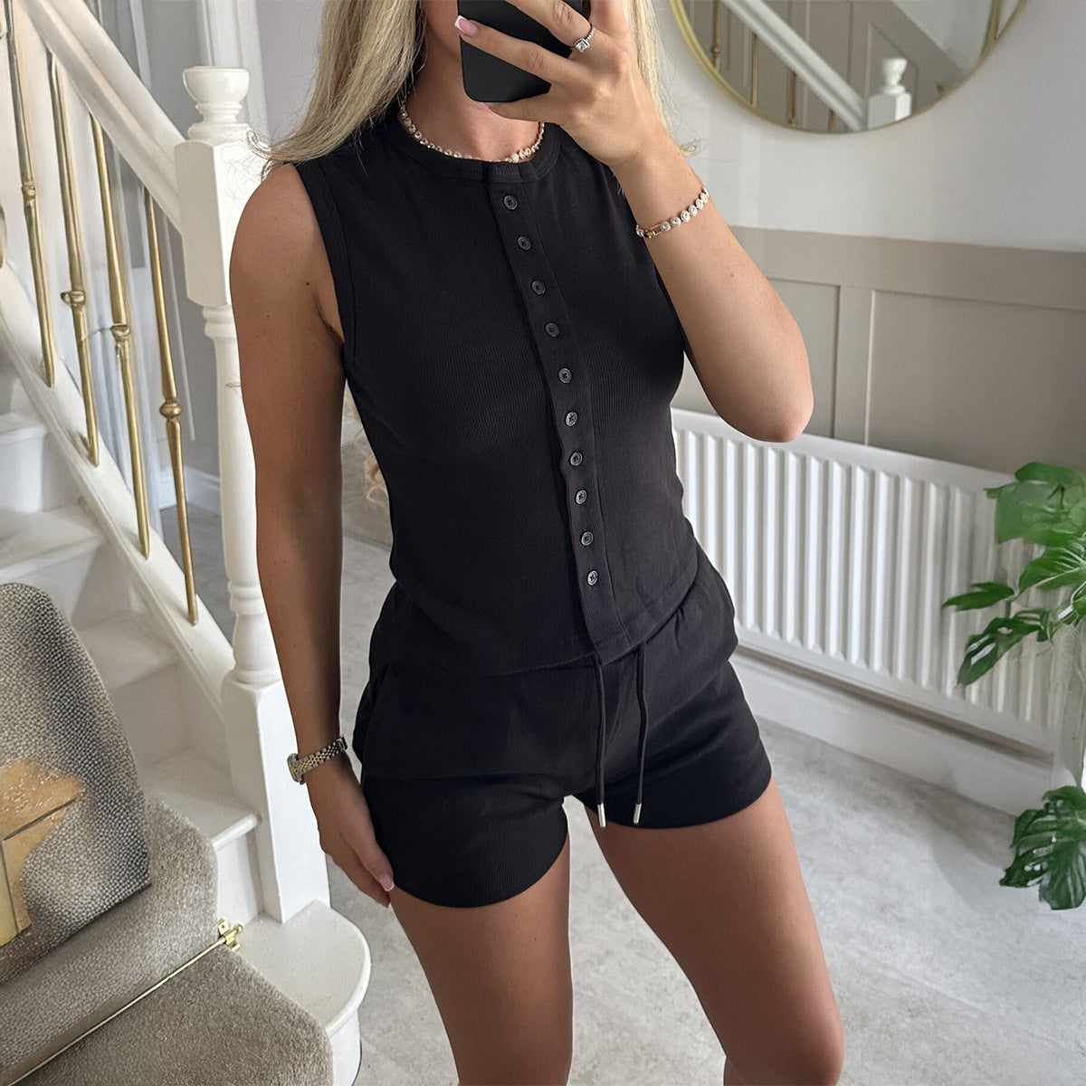 Damen Freizeitliches Oberteil mit knöpfbarem Ausschnitt und Shorts R&B