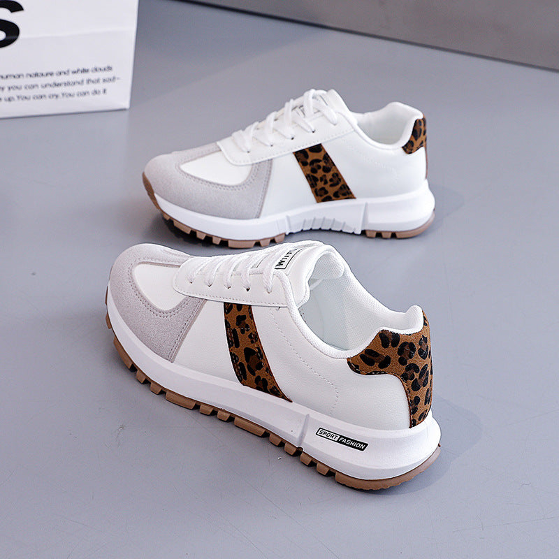 Damen Sportliche Sneaker mit animalischem Akzent R&B