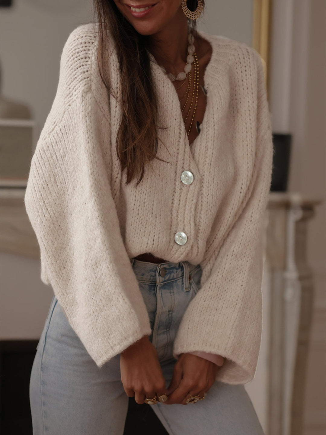 Damen kuschelige Strickjacke mit oversized Ärmeln und eleganten Perlenknöpfen R&B